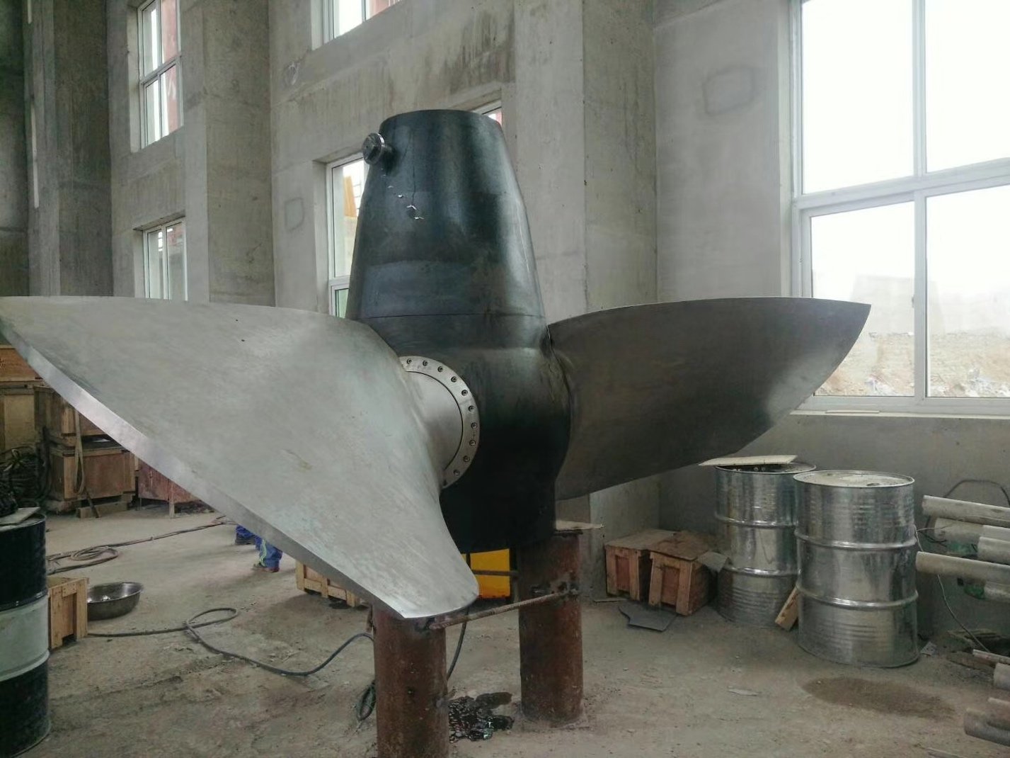 Three bulb tubular turbines for Shengli HPP