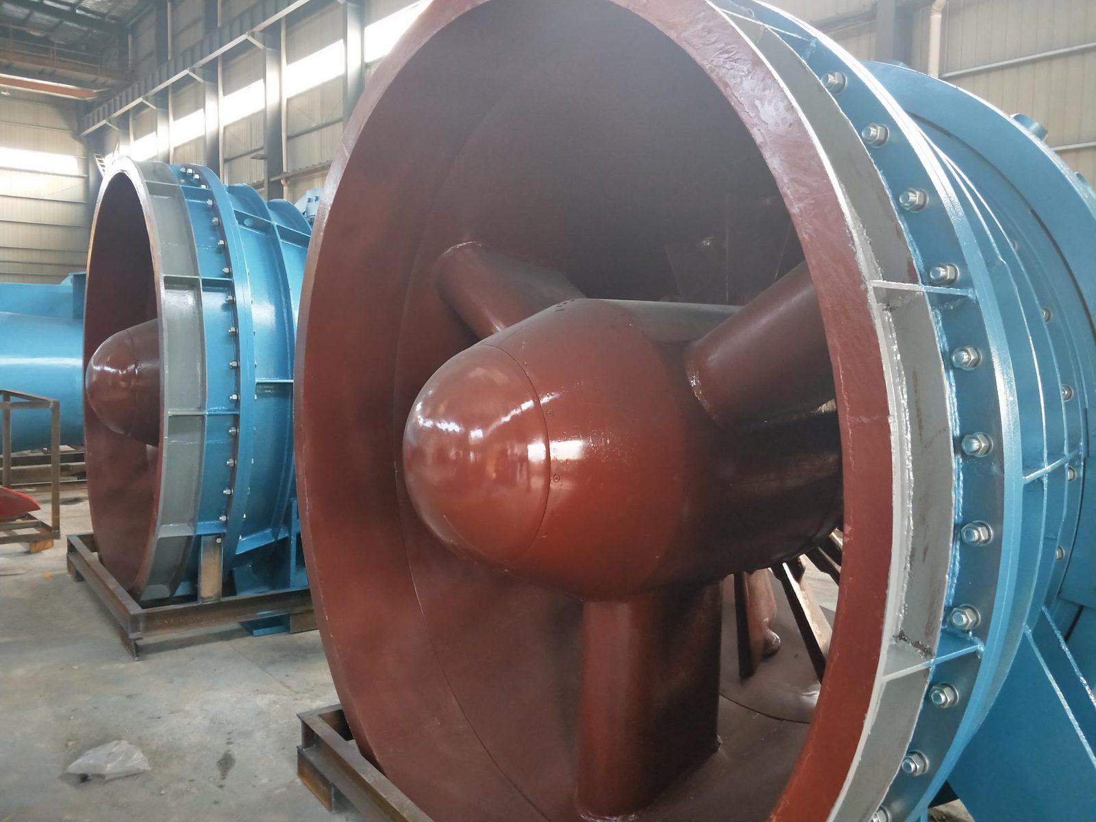 Tubular unit with red hub in the TC works