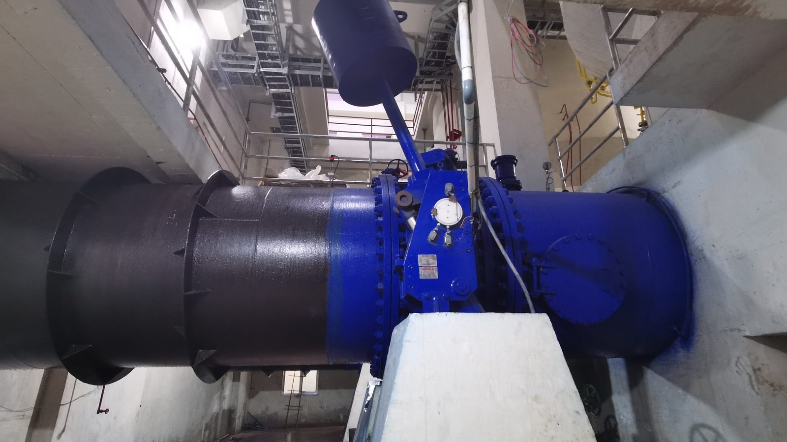 Hydraulic control slow-closing butterfly valve installed at hydropower station inlet